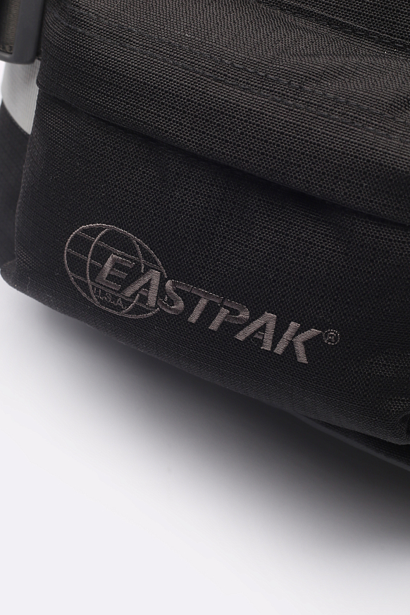 Поясная сумка Eastpak Out Bumbag 5L (Out Black) - фото 4 картинки