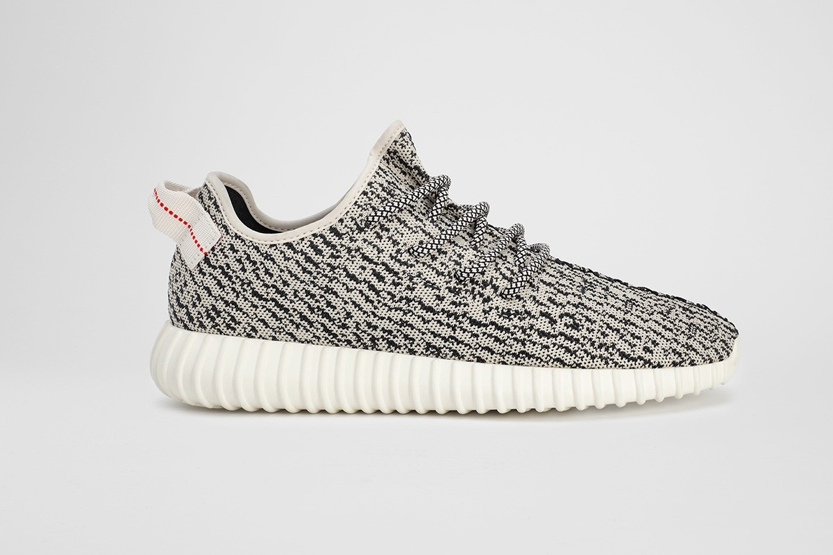 Adidas yeezy store con strisce dorate