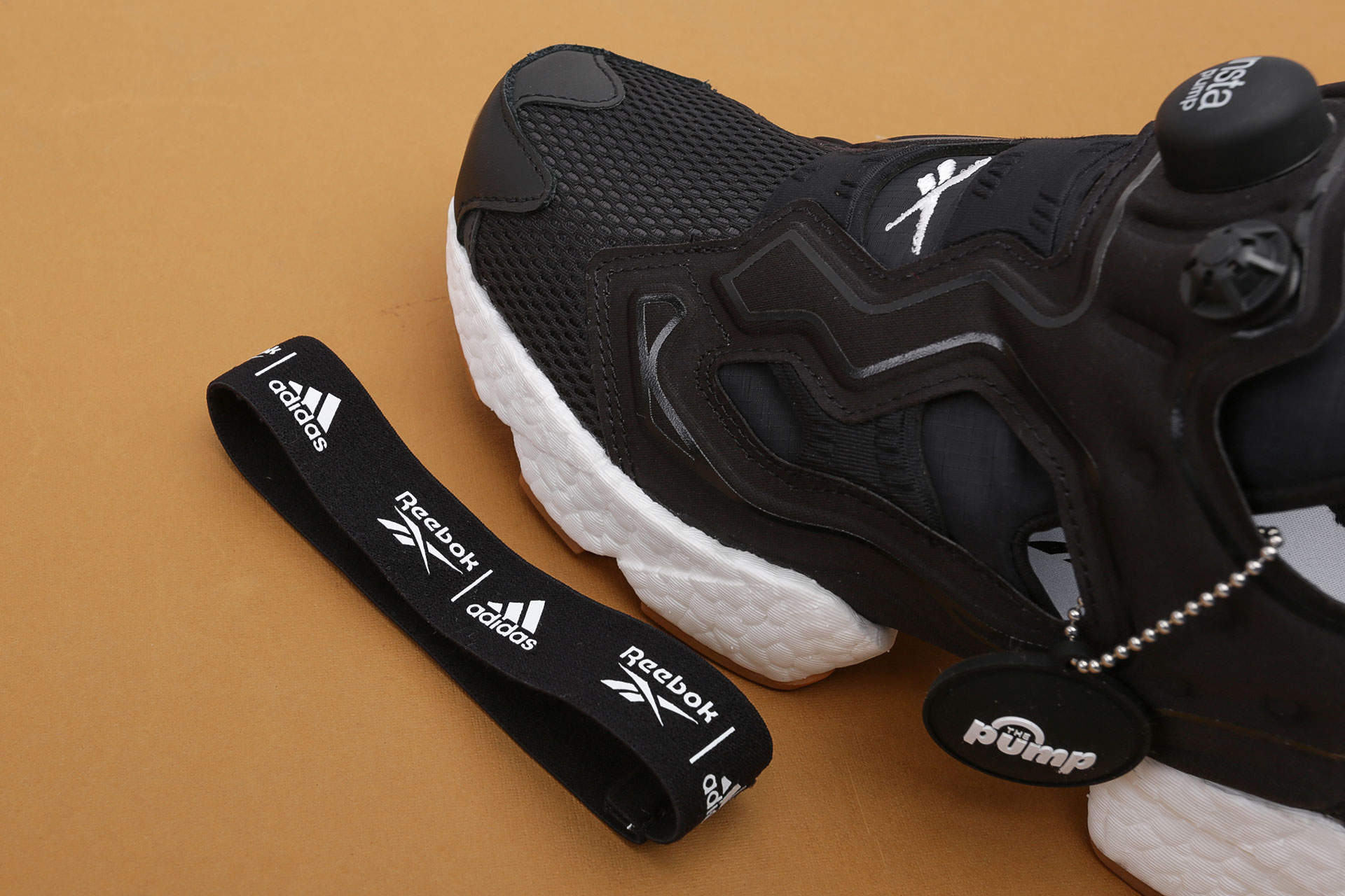 Купить черные кроссовки Instapump Fury Boost от Reebok (FU9239) по цене