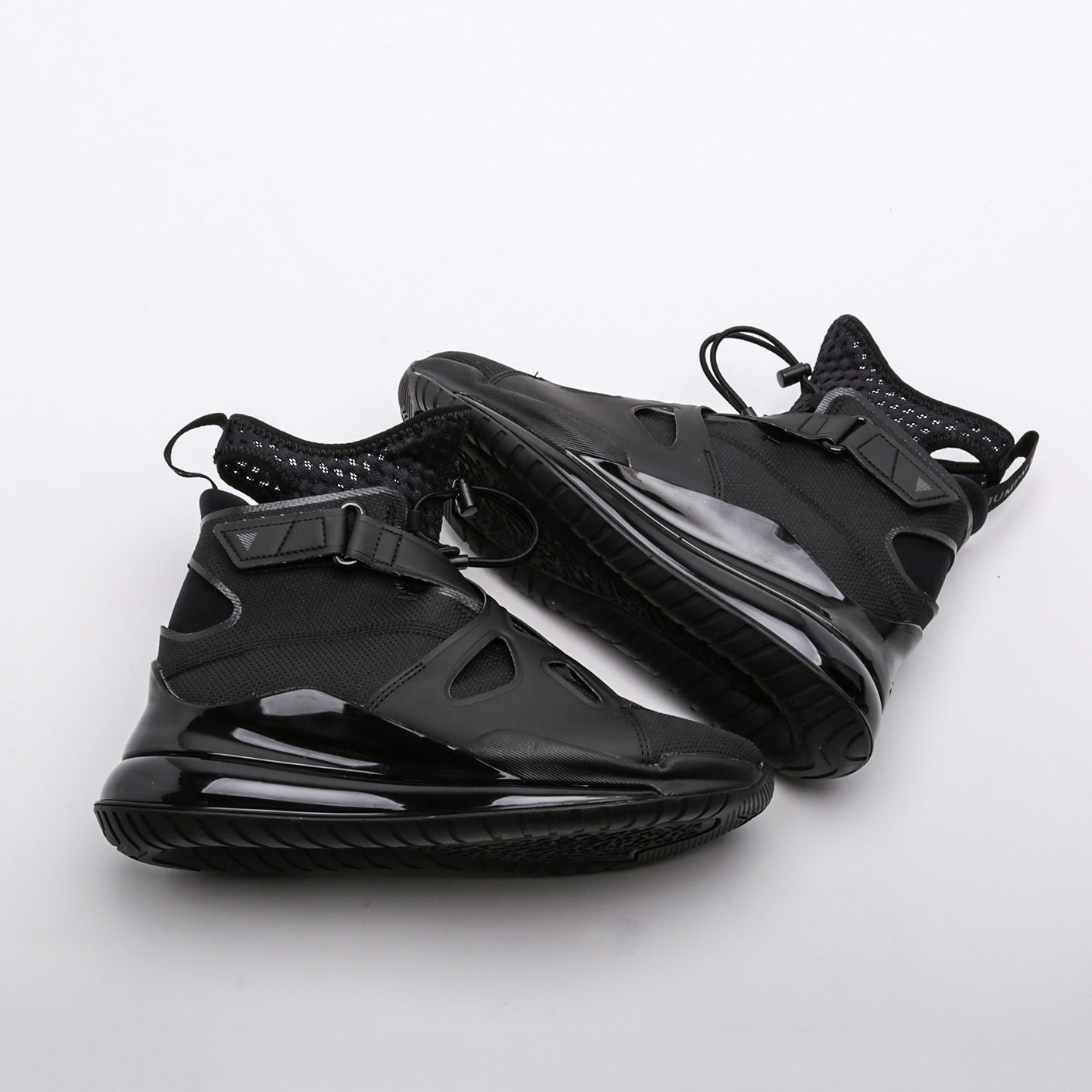 nike air latitude 720