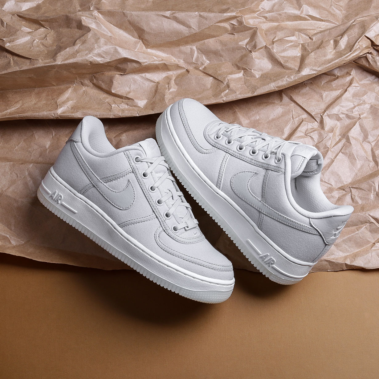 Кроссовки Nike Air Force 1 Low Retro QS CNVS