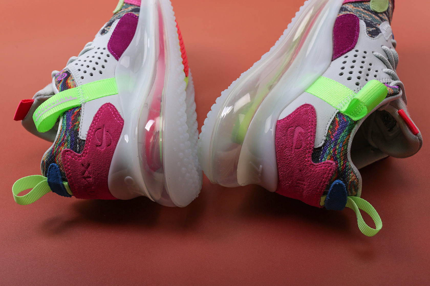 Air max best sale 720 obj multicolor