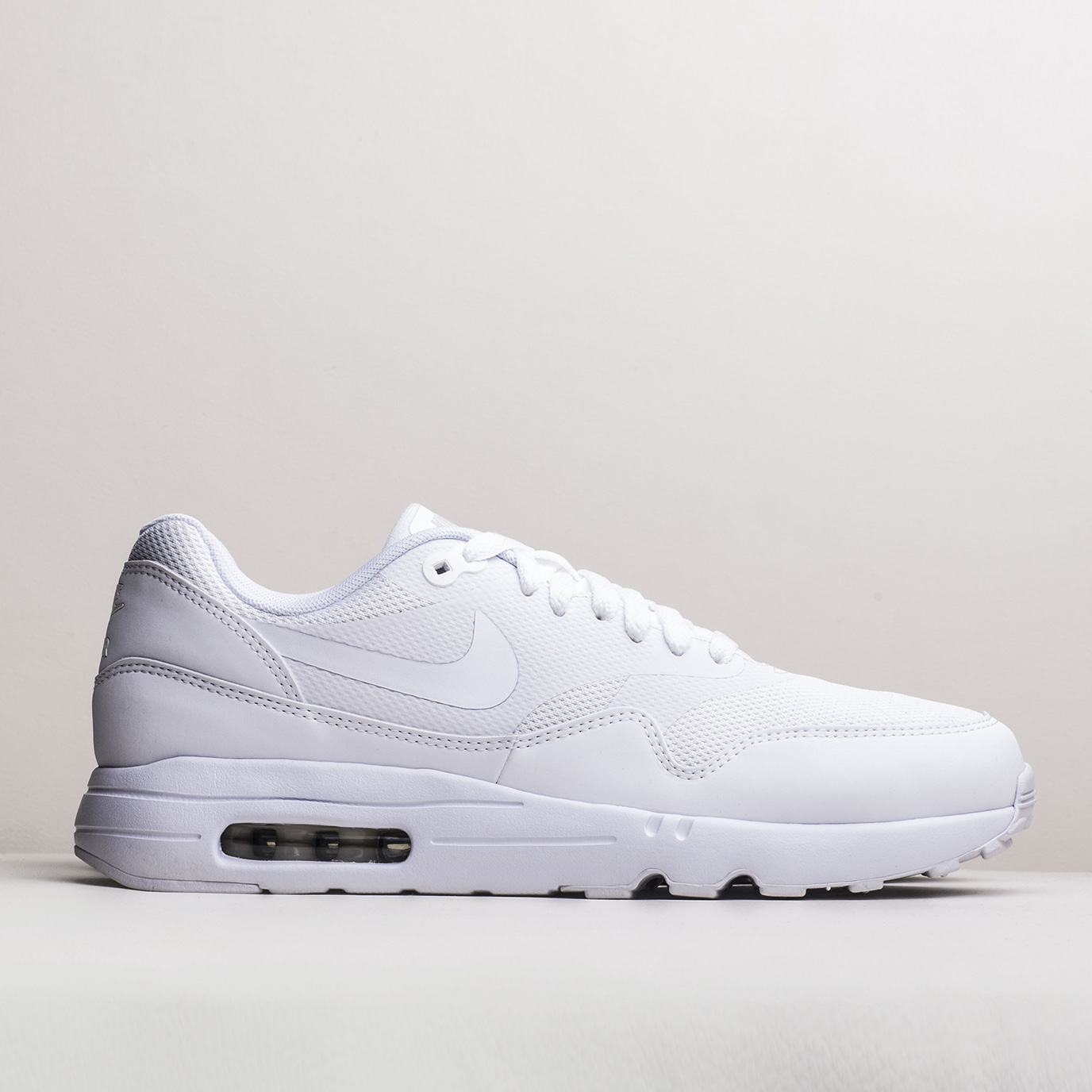 Nike air max white. Найк АИР Макс белые мужские. Кроссовки Nike Air Max белые мужские. Кроссовки найк АИР Макс мужские белые. Найк АИР Спортсвеар белые.