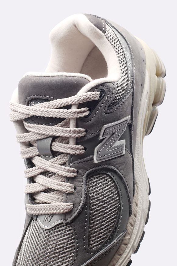 Кроссовки New Balance 2002 (M2002RNM) - фото 2 картинки