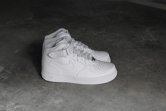 Женские кроссовки Nike WMNS Air Force 1 Mid '07 LE (366731-100) - фото 2 картинки