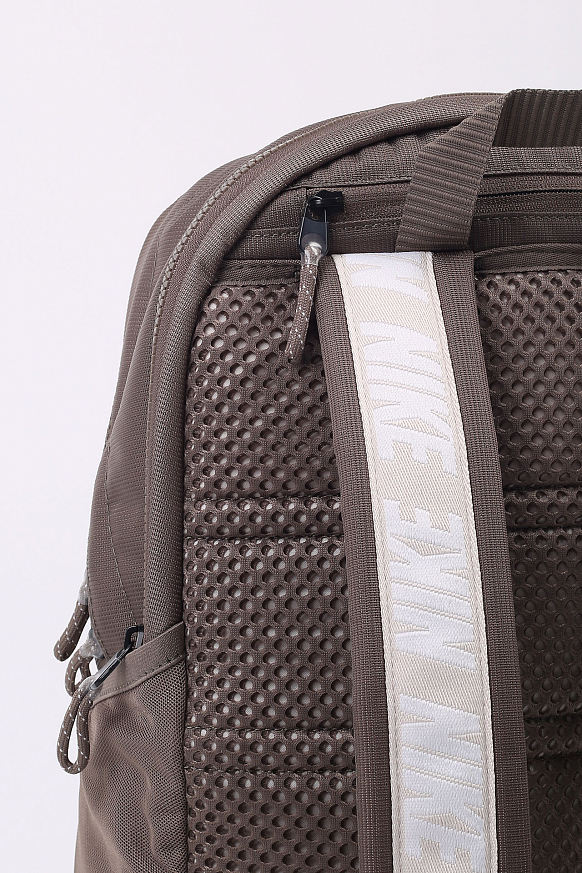 Рюкзак Nike Essentials Backpack (BA6143-040) - фото 6 картинки
