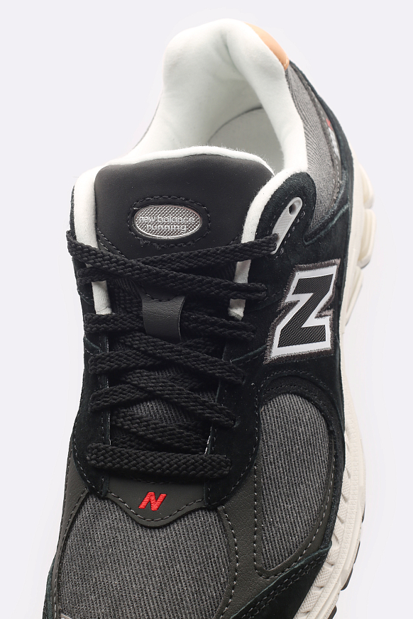 Мужские кроссовки New Balance 2002R (M2002REB) - фото 2 картинки