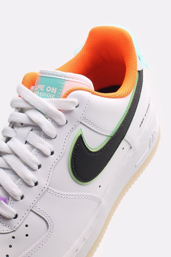 Мужские кроссовки Nike Air Force 1 '07 LE (DO2333-101) - фото 2 картинки