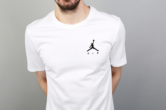Мужская футболка Jordan Jumpman Air Embroidered Tee (AH5296-100) - фото 2 картинки