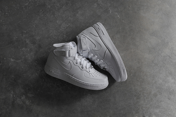 Женские кроссовки Nike WMNS Air Force 1 Mid '07 LE (366731-100)