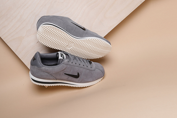 Мужские кроссовки Nike Cortez Basic SE (902803-002) - фото 2 картинки