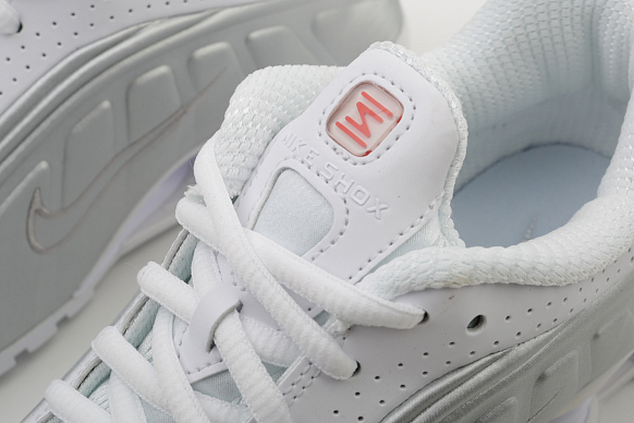 Женские кроссовки Nike WMNS Shox R4 (AR3565-101) - фото 4 картинки