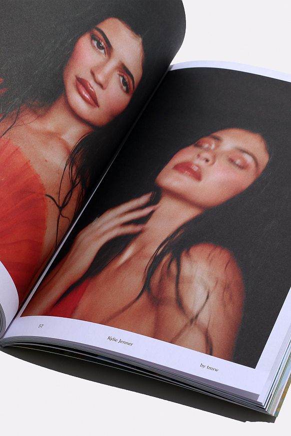 Журнал tmrw Kylie Jenner Issue (tmrw-kylie) - фото 6 картинки