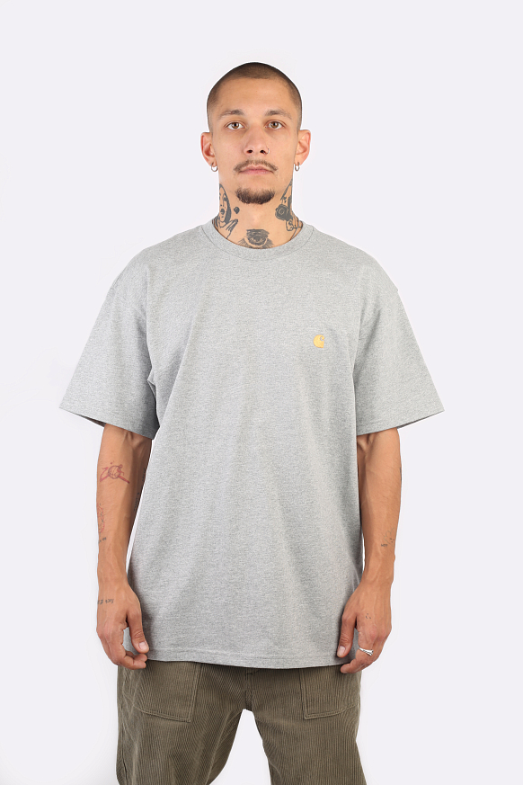 Мужская футболка Carhartt WIP S/S Chase T-Shirt (I026391-grey/gold) - фото 2 картинки