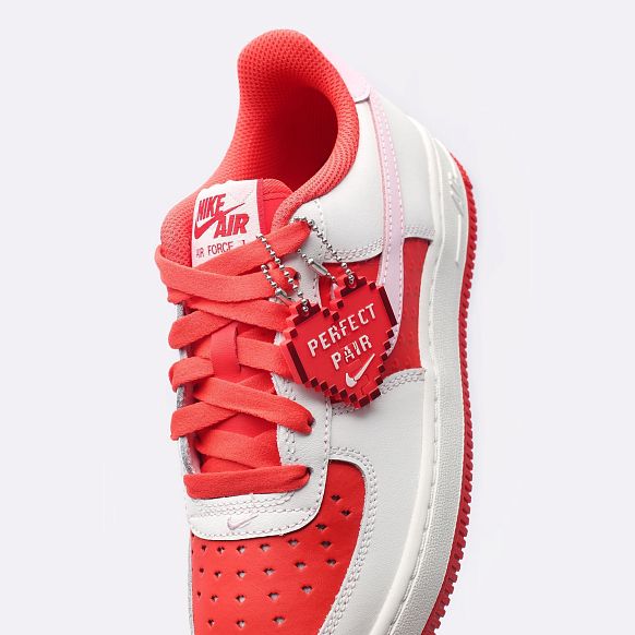 Женские кроссовки Nike Air Force 1 BG (HV5165-121) - фото 2 картинки