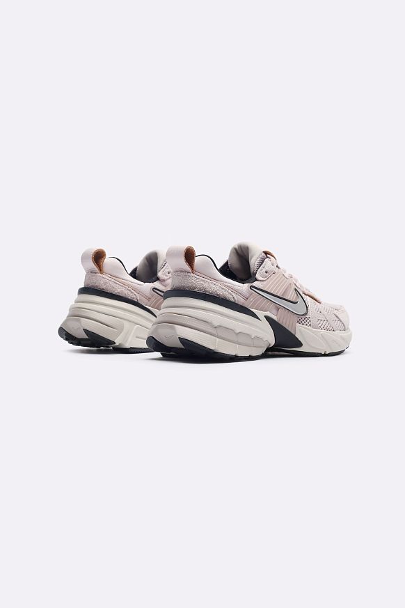 Женские кроссовки Nike WMNS V2K Run (FN6703-001) - фото 4 картинки