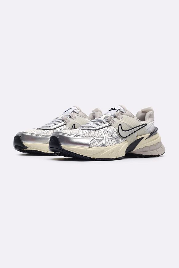 Женские кроссовки Nike WMNS V2K Run (FD0736-100) - фото 3 картинки