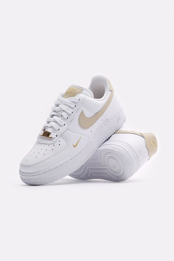 Женские кроссовки Nike WMNS Air Force 1 '07 ESS (CZ0270-105) - фото 2 картинки