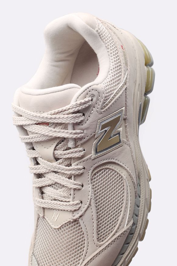 Кроссовки New Balance 2002 (ML2002R3) - фото 2 картинки