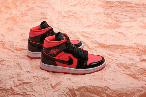 Женские кроссовки Jordan WMNS 1 Mid (BQ6472-600)