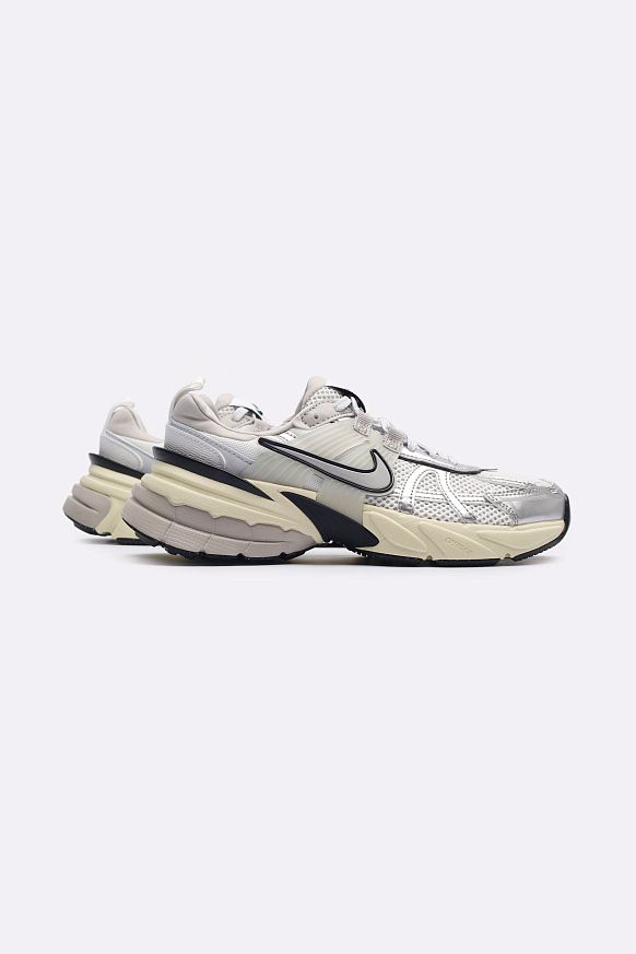 Женские кроссовки Nike WMNS V2K Run (FD0736-100)