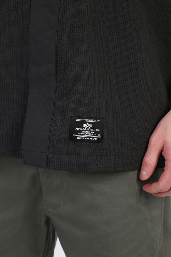 Мужская рубашка Alpha Industries SS Seersucker Shirt (MTS55000C1_077-charcoal) - фото 8 картинки