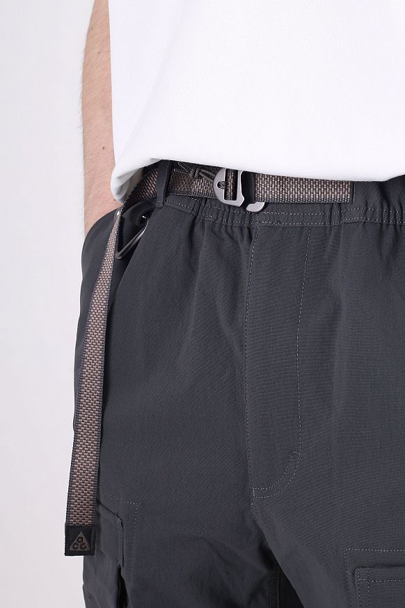 Мужские брюки Nike ACG Smith Summit Cargo Pant (CV0655-070) - фото 2 картинки