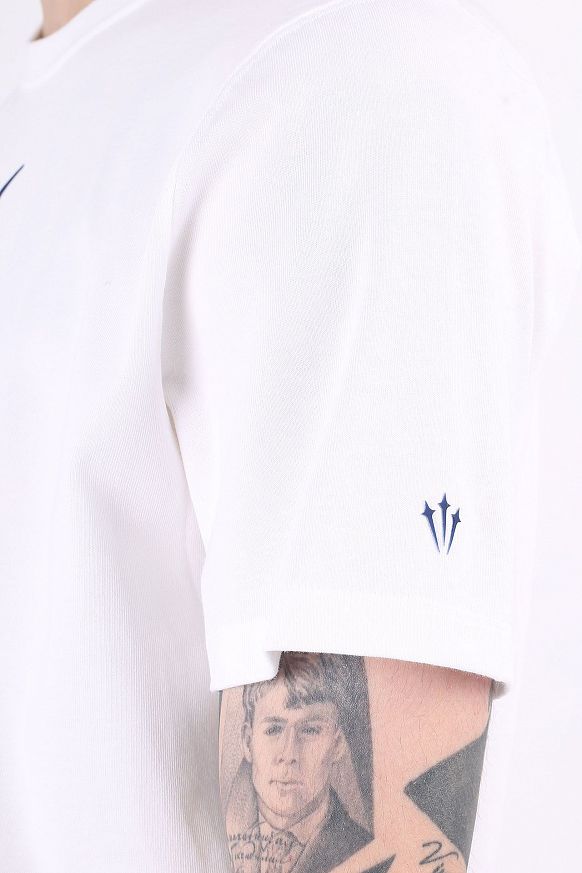 Мужская футболка Nike x Drake NOCTA Cardinal Stock Tee Shirt (DJ5948-100) - фото 4 картинки