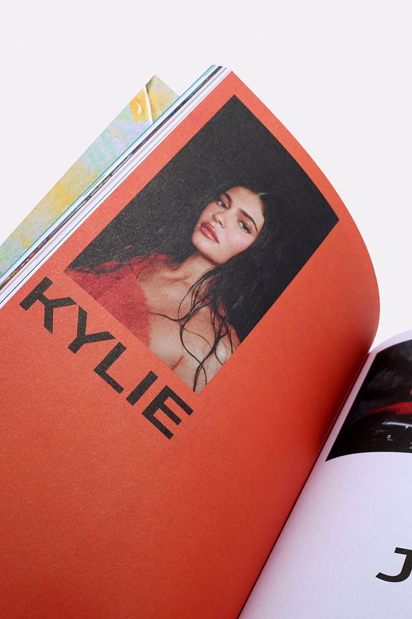Журнал tmrw Kylie Jenner Issue (tmrw-kylie) - фото 7 картинки