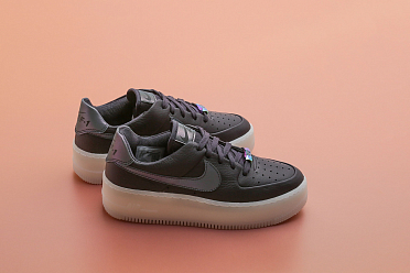 Air force 1 sage low wmns best sale