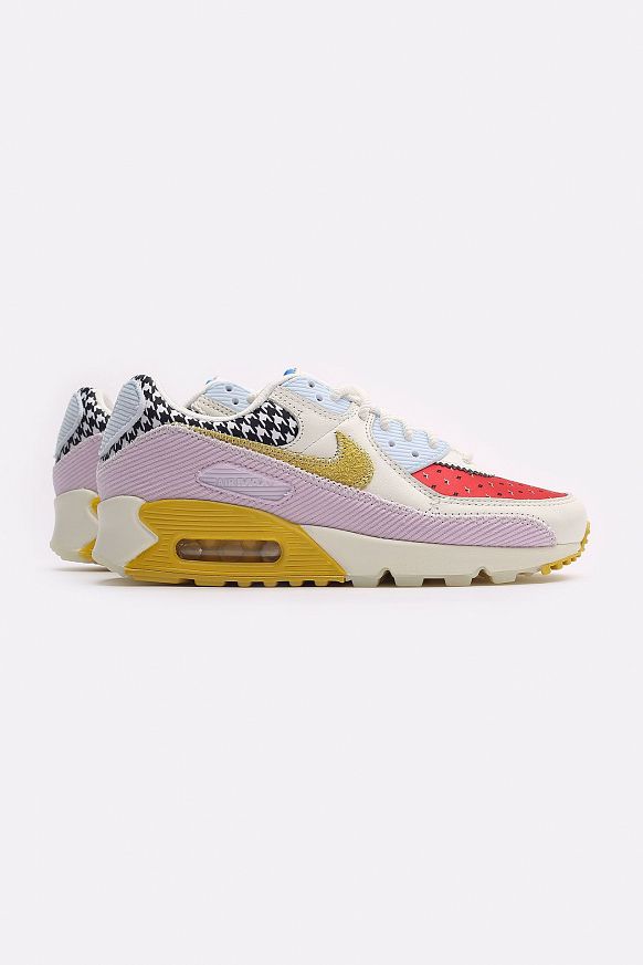 Женские кроссовки Nike WMNS Air Max 90 (DM8075-100)