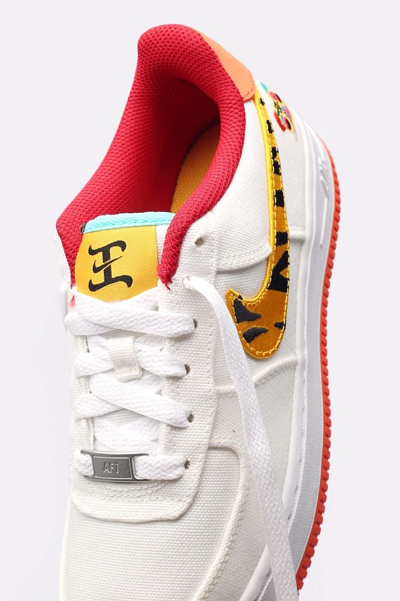 Женские кроссовки Nike Air Force 1 LV8 (GS) (DQ4502-171) - фото 2 картинки
