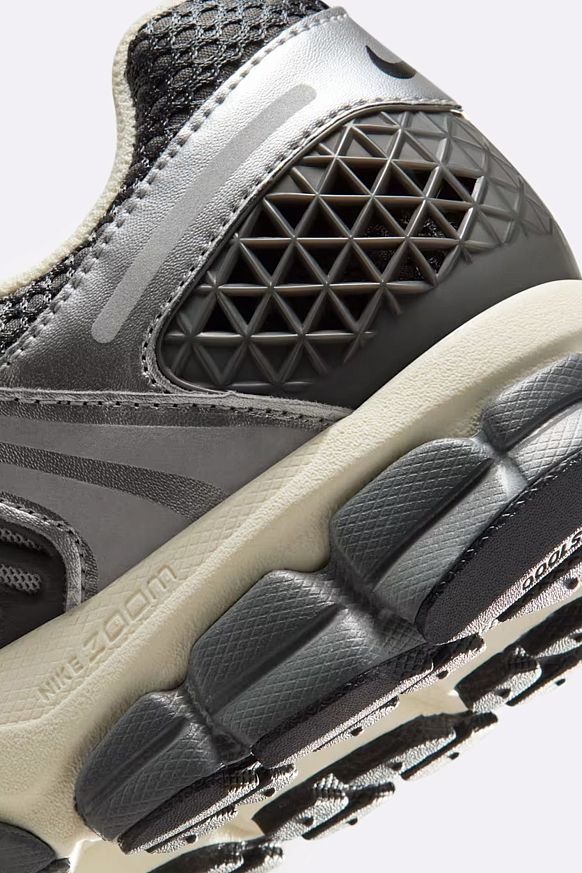 Мужские кроссовки Nike Air Zoom Vomero 5 (IM3486-001) - фото 8 картинки
