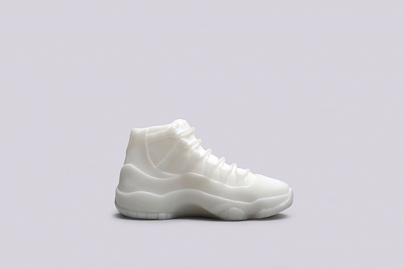 Свеча What The Shape Jordan 11 (J11-white) - фото 2 картинки