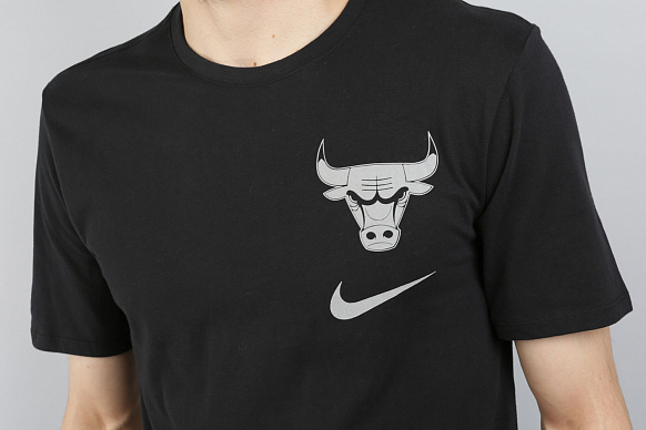 Мужская футболка Nike NBA Chicago Bulls Tee (874052-010) - фото 2 картинки
