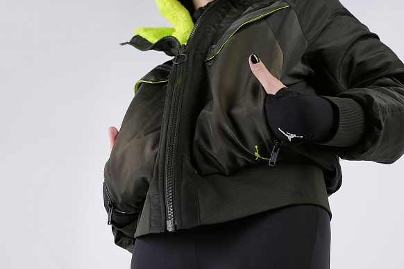 Женская куртка Jordan Reversible Bomber Jacket (CQ6657-325) - фото 2 картинки