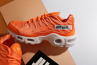 Air max plus se just do it orange best sale