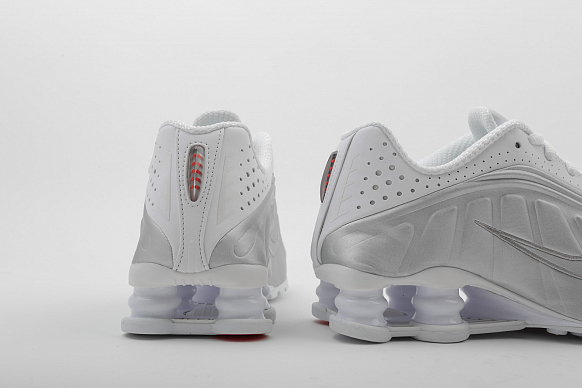 Женские кроссовки Nike WMNS Shox R4 (AR3565-101) - фото 3 картинки