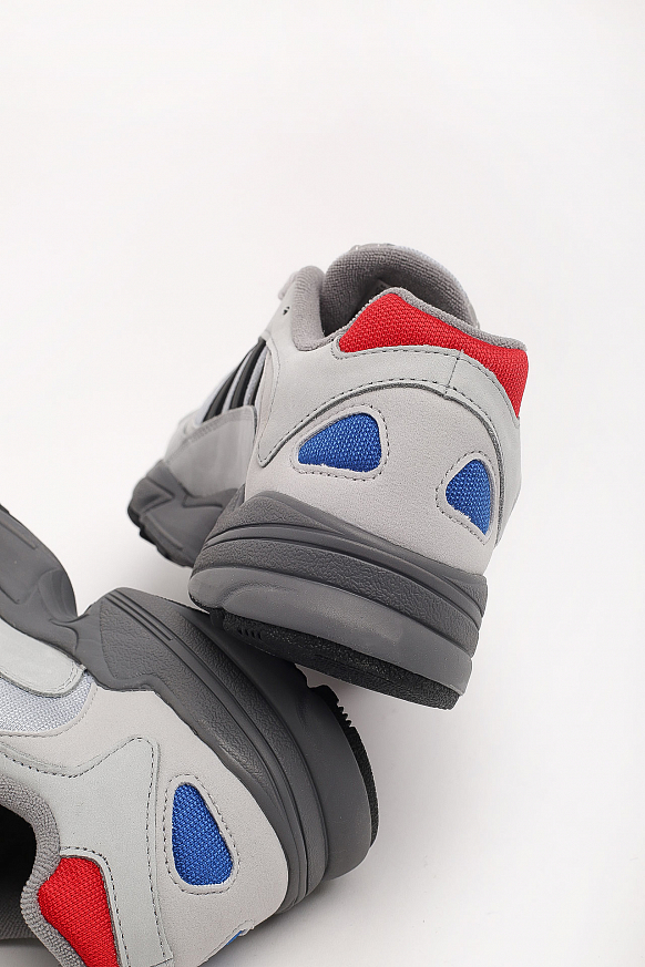 Мужские кроссовки adidas Originals Yung-1 (FV4732) - фото 2 картинки