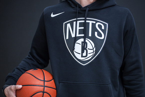 Мужская толстовка Nike Brooklyn NETS Hoodie Club Logo (881113-010) - фото 5 картинки