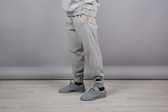 Мужские брюки adidas Originals EQT Knit Bottom (CV8469) - фото 2 картинки