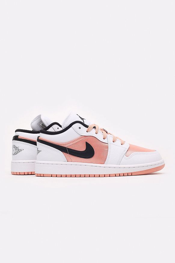 Женские кроссовки Jordan 1 Retro Low GS (DM8960-801)