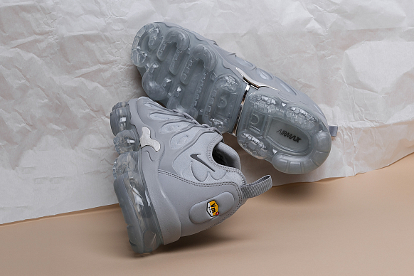 Мужские кроссовки Nike Air Vapormax Plus (924453-005) - фото 2 картинки