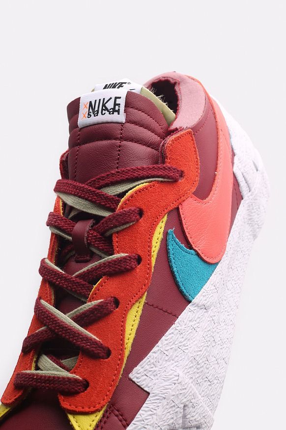 Мужские кроссовки Nike x Sacai x KAWS Blazer Low (DM7901-600) - фото 2 картинки