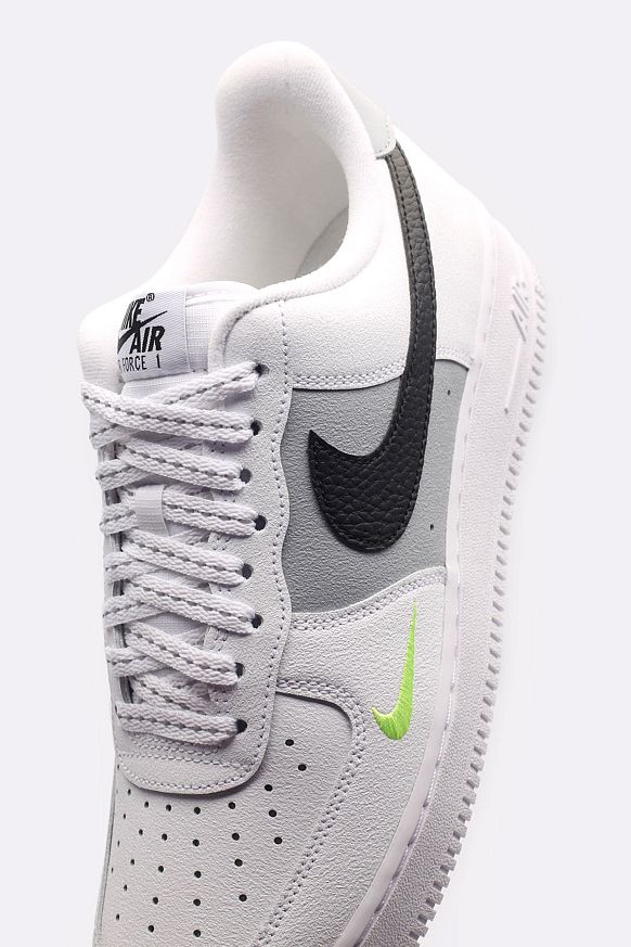 Мужские кроссовки Nike Air Force 1 '07 (FQ2204-100_) - фото 2 картинки