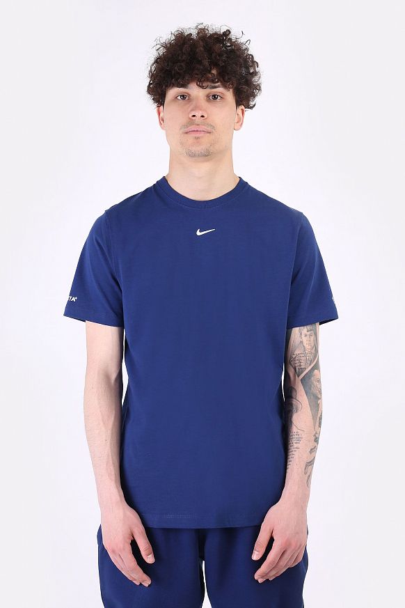 Мужская футболка Nike x Drake NOCTA Cardinal Stock Tee Shirt (DJ5951-492) - фото 3 картинки