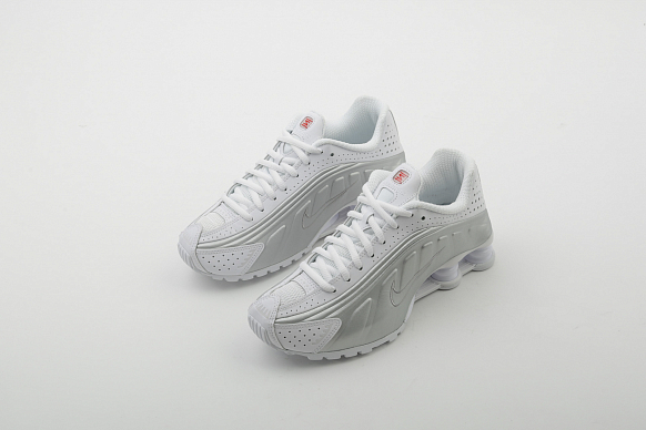 Женские кроссовки Nike WMNS Shox R4 (AR3565-101) - фото 2 картинки
