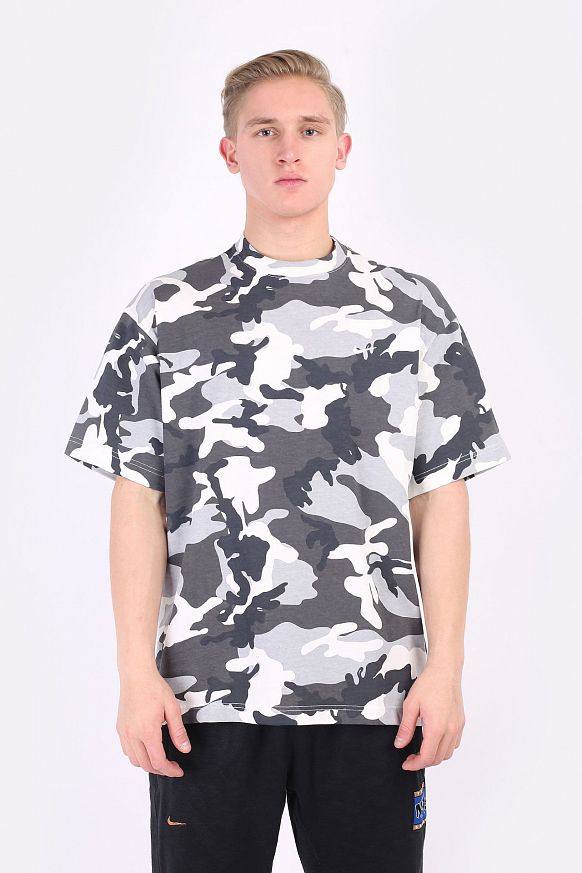 Мужская футболка Nike Solo Swoosh Camo T-Shirt (DN1260-133) - фото 3 картинки