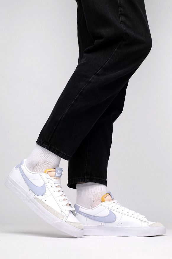 Женские кроссовки Nike WMNS Blazer Low '77 (DC4769-103) - фото 9 картинки