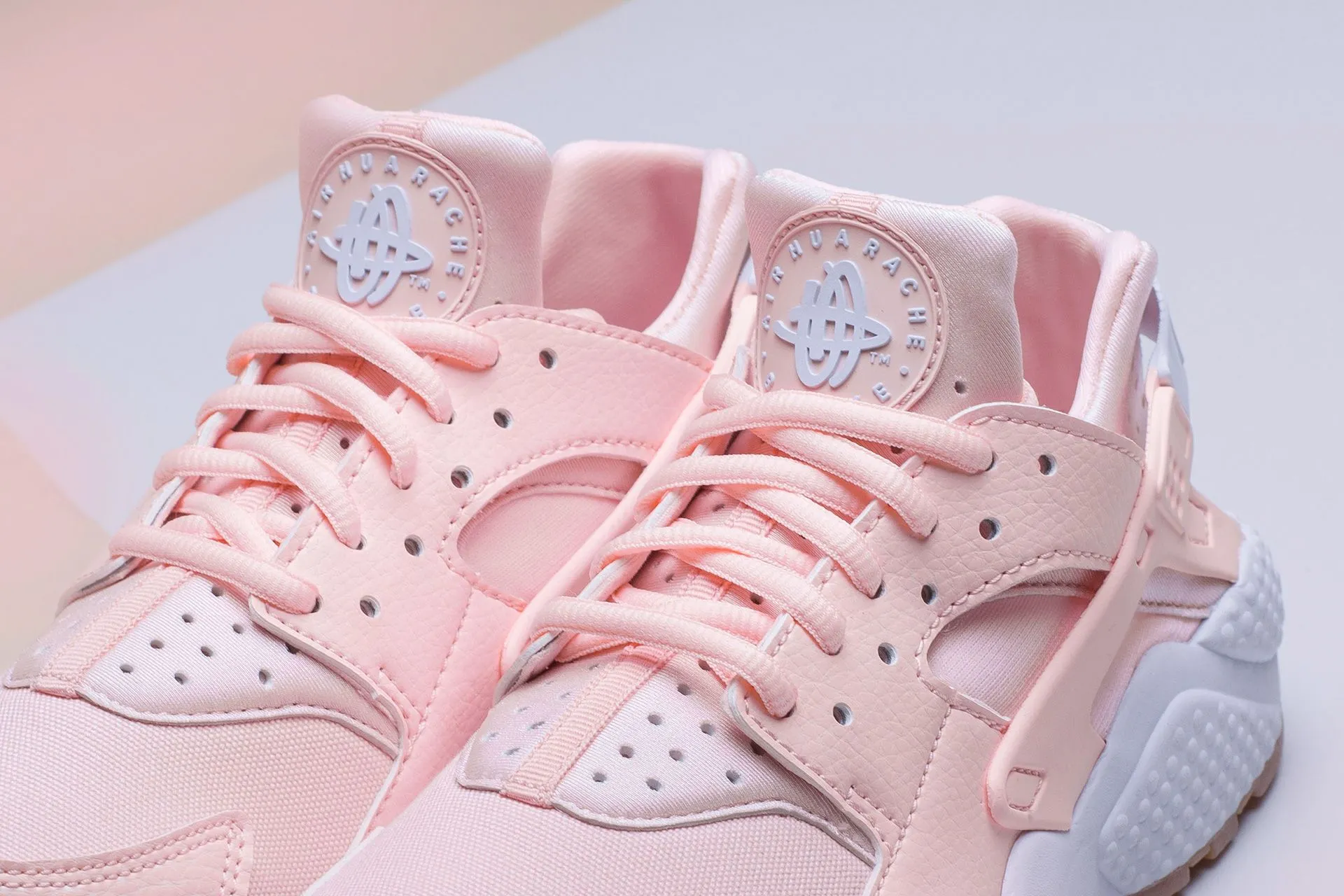 Nike blush huarache run deals